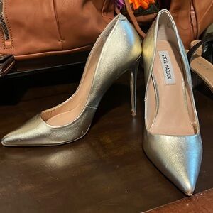 Steve Madden gold heels